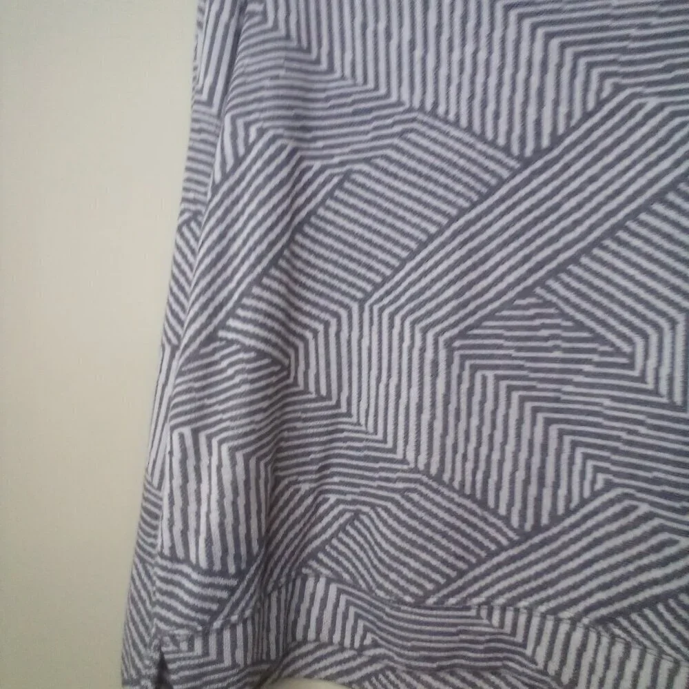 Ellen Tracy Sweater Pullover XL Women Long Sleeve Pattern Gray White